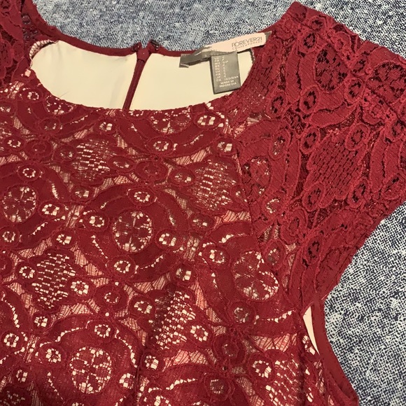 Simple yet elegant lace red dress with a light nude mesh. - Picture 3 of 3
